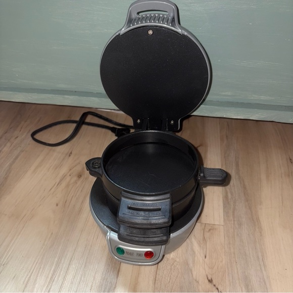 Hamilton Beach Breakfast Sandwich Maker - Picture 1 of 7